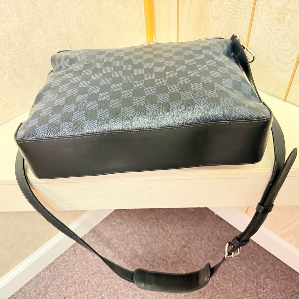Louis Vuitton Gray Checkered Bag - Picture 3 of 9